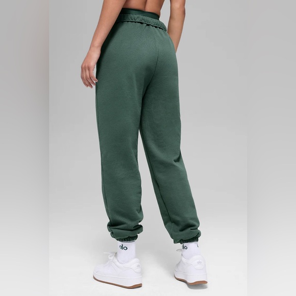 ALO Yoga Accolade Sweatpant - Picture 2 of 6